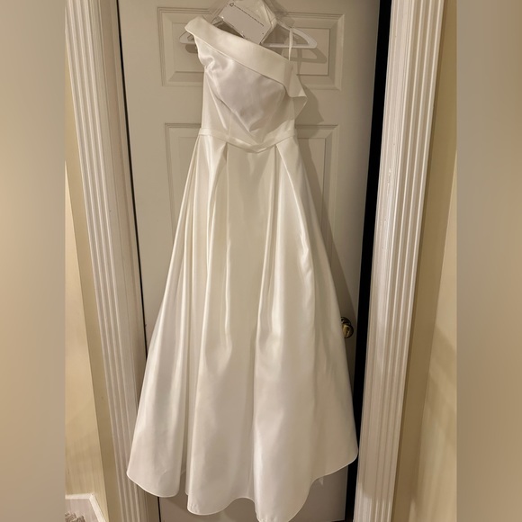 Dresses & Skirts - White Formal Maxi Dress